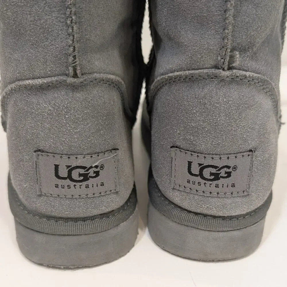 UGG Australia Classic Short II Grey Suede EUC Versatile Cozy Lounge - Size 8
